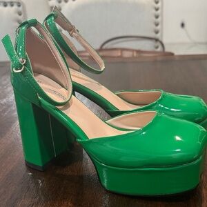 Wardens Green Platform Heels size 7.5